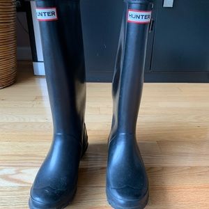 Size 7 Hunter Boots - used but good condition